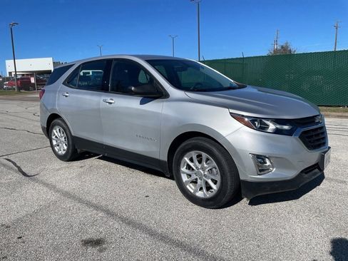 Used 2018 Chevrolet Equinox LS image 1