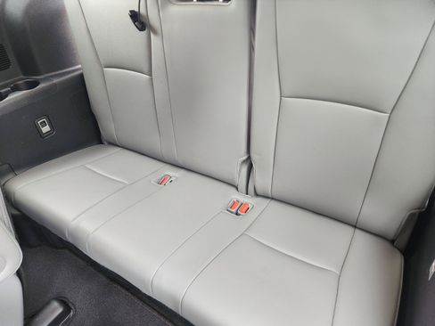 Used 2024 Toyota Highlander Limited FWD image 13