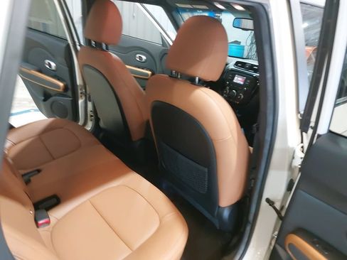 Used 2015 Kia Soul ! w/ Umber Package 1 FWD image 11