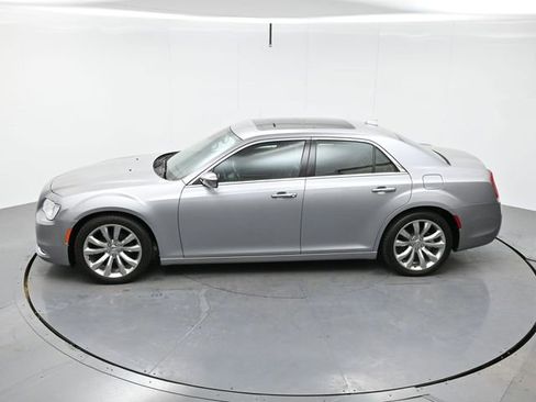 Used 2018 Chrysler 300 Limited w/ Safetytec Plus Group image 38