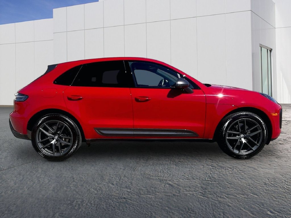 Certified 2026 Porsche Macan AWD/4WD image 8