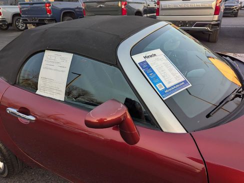 Used 2009 Saturn Sky Ruby Red image 13