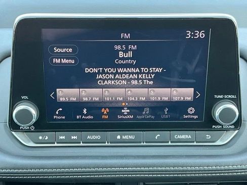 Used 2025 Nissan Rogue SV FWD image 22