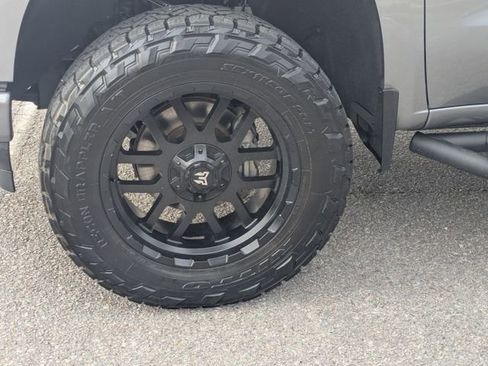 Used 2021 Chevrolet Silverado 1500 High Country w/ Technology Package image 10