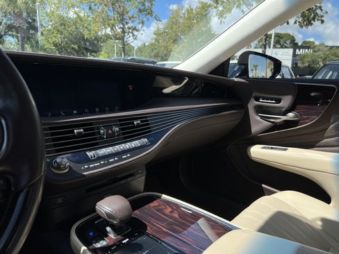 Used 2019 Lexus LS 500 RWD image 30