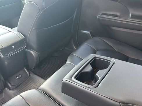 Used 2021 Toyota Highlander XLE FWD image 36