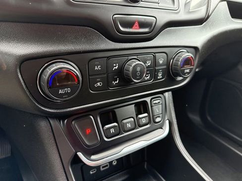 Used 2019 GMC Terrain SLE w/ Driver Convenience Package FWD image 15