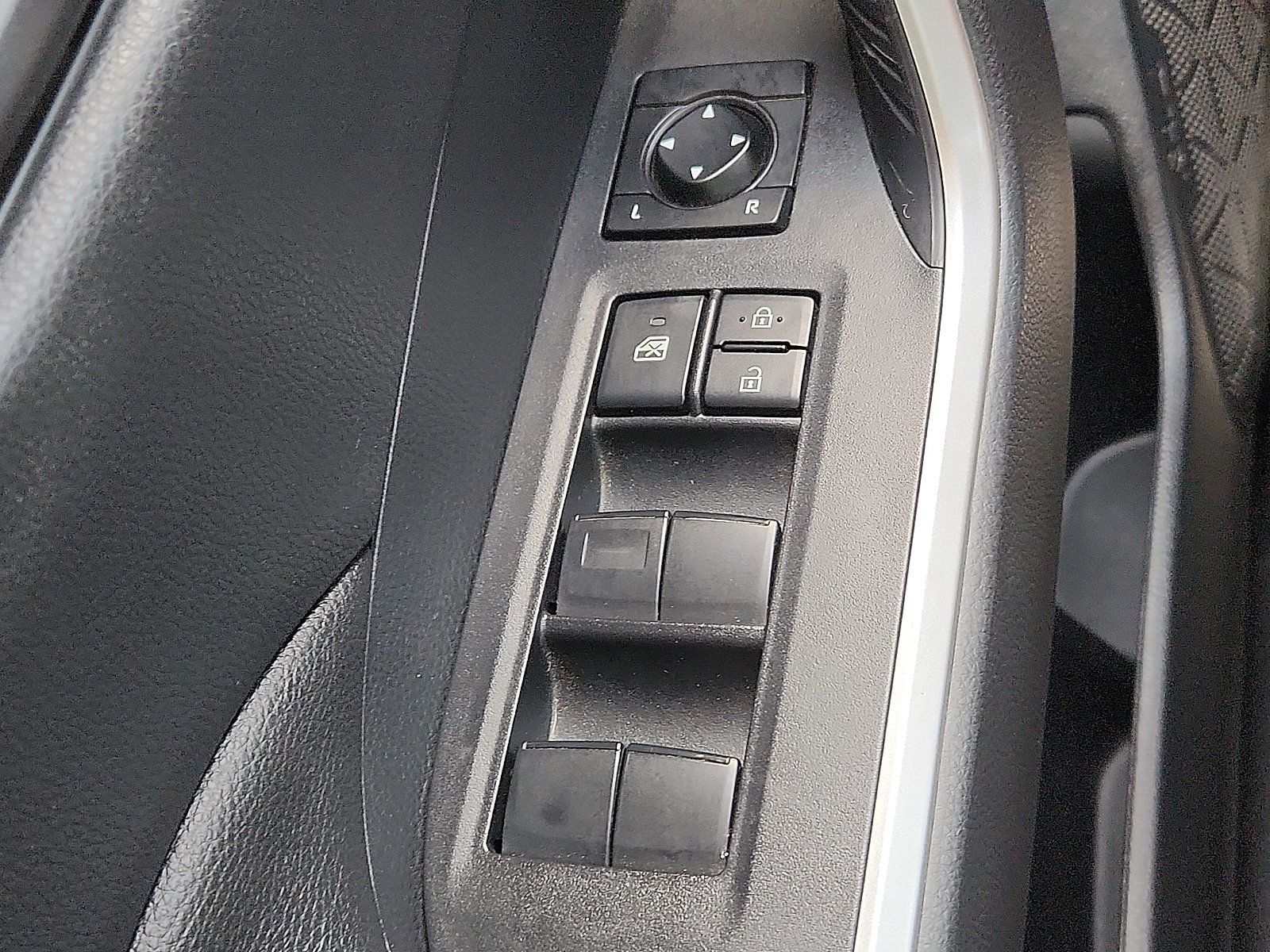 Used 2024 Toyota RAV4 LE AWD/4WD image 17