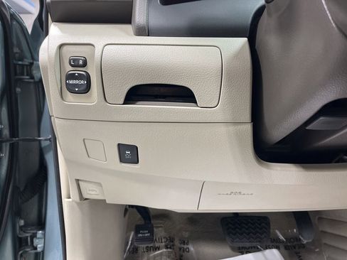 Used 2010 Toyota Camry FWD image 17