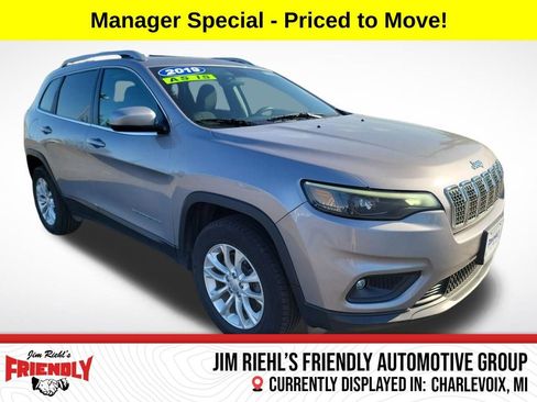 Used 2019 Jeep Cherokee Latitude w/ Popular Appearance Group image 9