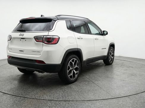 Used 2025 Jeep Compass Limited AWD/4WD image 9