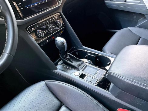 Used 2023 Volkswagen Atlas Cross Sport SE image 16