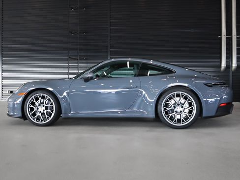 Used 2025 Porsche 911 Carrera image 2