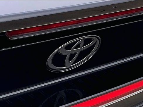 Used 2024 Toyota Prius LE image 27