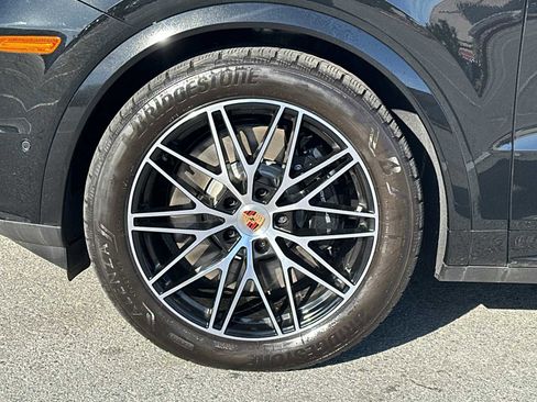 Used 2025 Porsche Cayenne E-Hybrid image 28