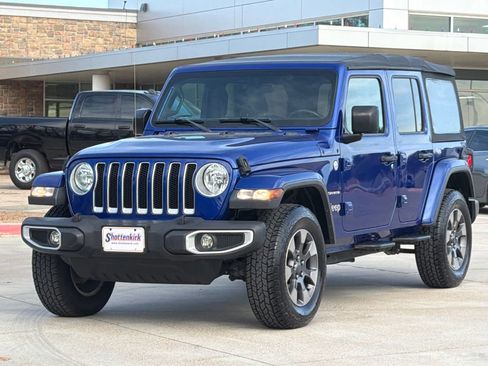 Used 2018 Jeep Wrangler Unlimited Sahara image 3