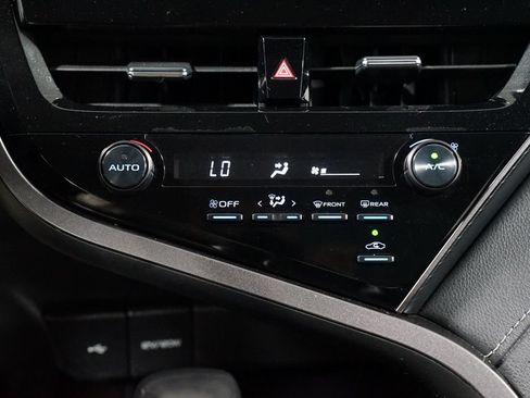 Used 2021 Toyota Camry SE FWD image 20