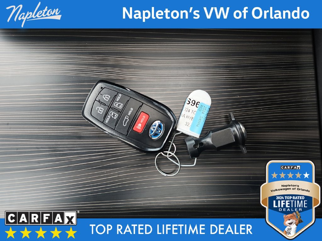 Used 2024 Toyota Sienna Platinum FWD image 36