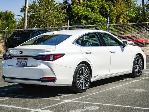 Used 2022 Lexus ES 300h w/ Premium Package FWD image 6