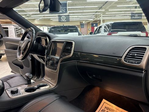Used 2015 Jeep Grand Cherokee Overland image 39