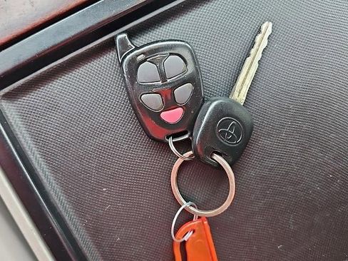 Used 2012 Toyota Sienna XLE image 31