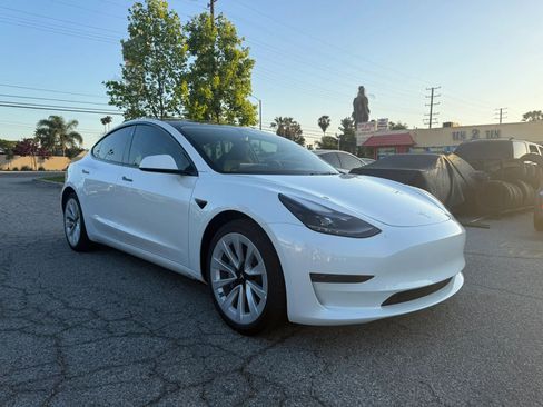Used 2023 Tesla Model 3 Standard Range RWD image 1