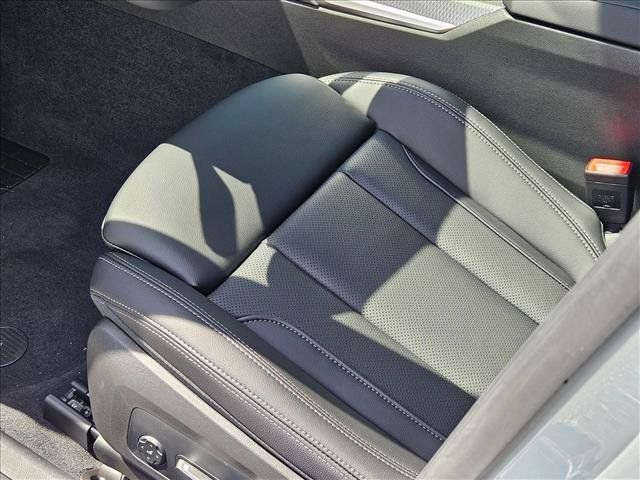 Used 2026 BMW 330i Sedan w/ M Sport Package RWD image 4