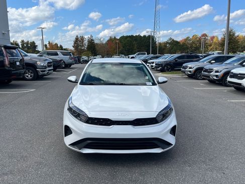 Used 2024 Kia Forte LXS w/ LXS Technology Package image 3