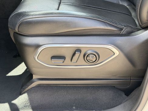 Used 2024 Jeep Wagoneer Series II w/ Flexible Seating Group RWD image 10