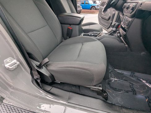 Certified 2022 Jeep Gladiator Sport image 13