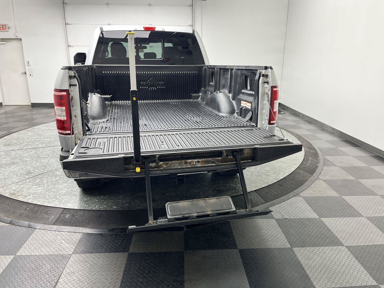Used 2018 Ford F150 XLT w/ Equipment Group 302A Luxury AWD/4WD image 29