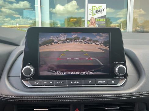 Used 2025 Nissan Rogue SV FWD image 31