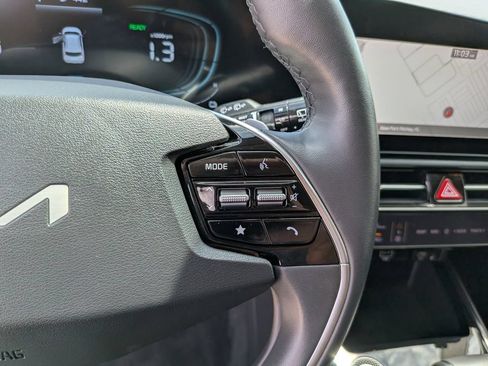 Certified 2024 Kia Niro FWD image 32
