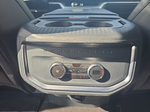 Used 2025 Ford Expedition Platinum image 21