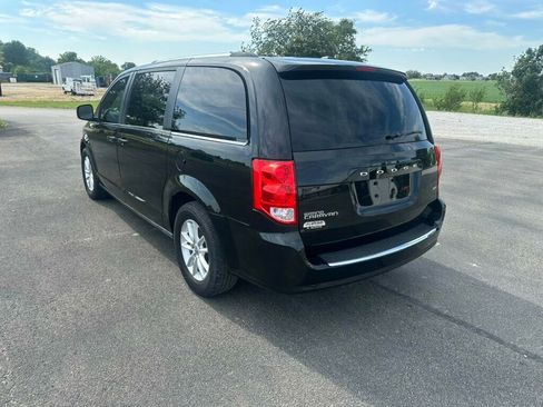 Used 2018 Dodge Grand Caravan SXT FWD image 3
