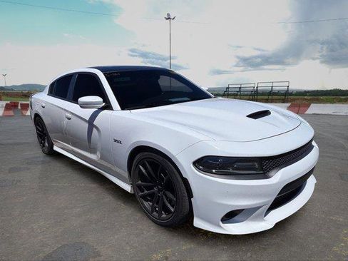 Used 2018 Dodge Charger R/T RWD image 2