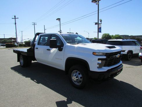 Used 2025 Chevrolet Silverado 3500 W/T AWD/4WD image 2