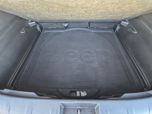 Certified 2019 Jeep Renegade Latitude image 34