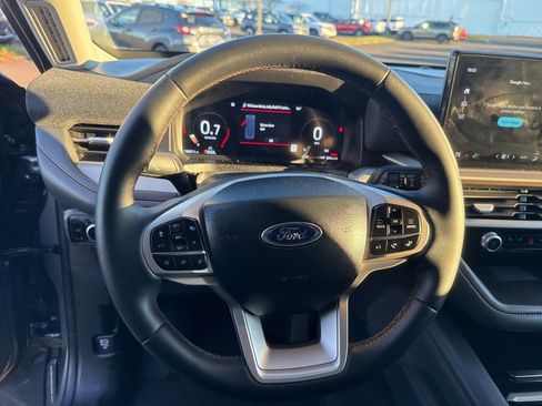 Used 2025 Ford Explorer Active image 33