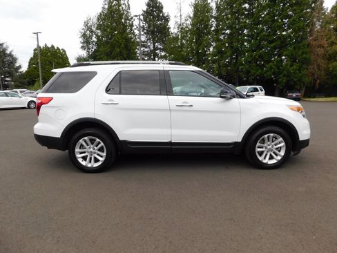 Used 2014 Ford Explorer XLT w/ Equipment Group 201A image 22