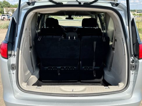 Used 2022 Chrysler Voyager LX FWD image 24