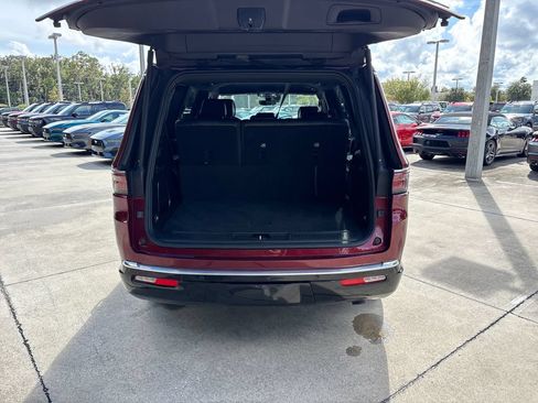 Used 2024 Jeep Wagoneer Series II w/ Flexible Seating Group RWD image 32