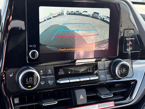 New 2026 Toyota Highlander XLE image 12