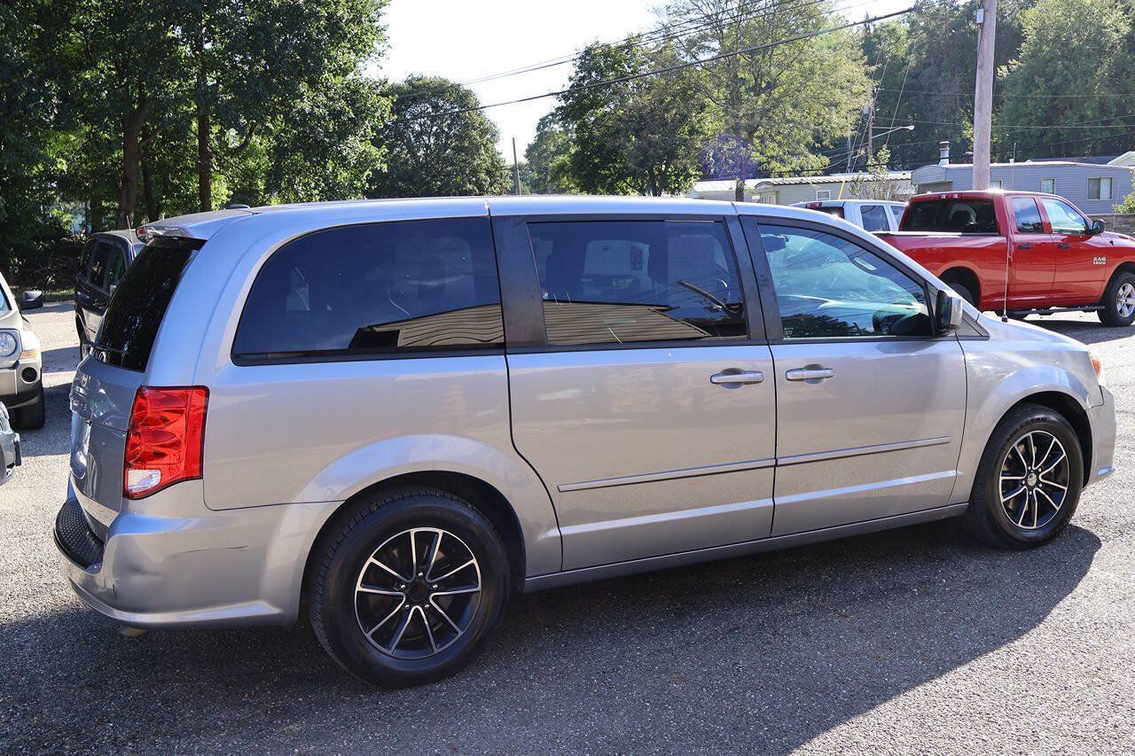 Used 2016 Dodge Grand Caravan SXT FWD image 7