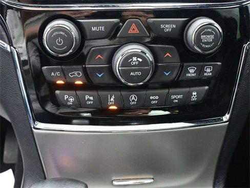 Used 2020 Jeep Grand Cherokee Limited w/ Luxury Group II image 32