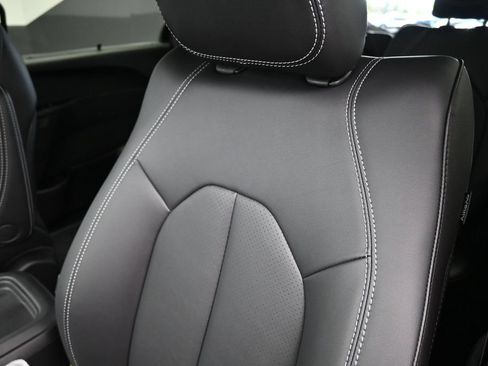 New 2027 Chrysler Pacifica Select FWD image 14