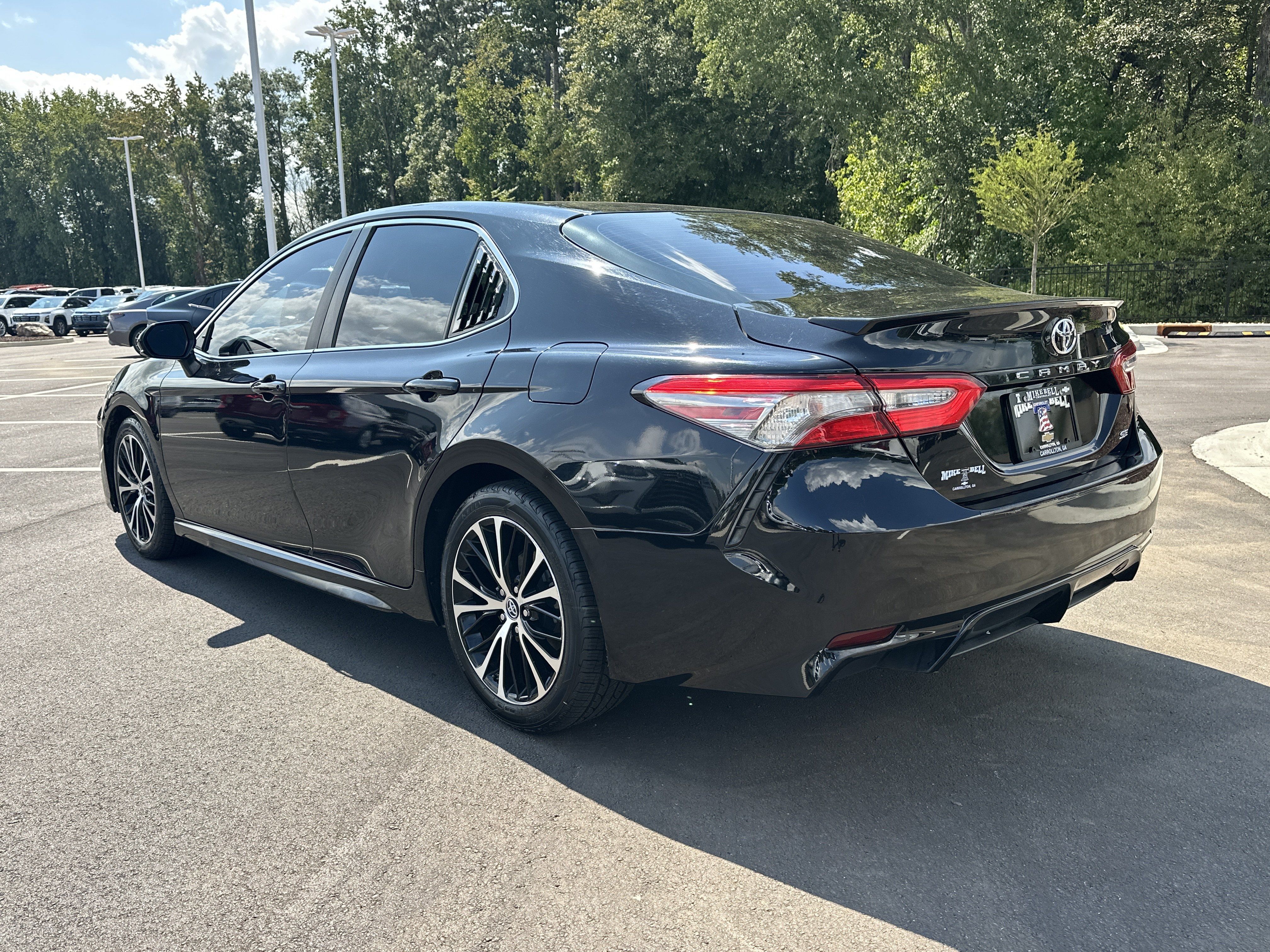 Used 2018 Toyota Camry SE FWD image 6