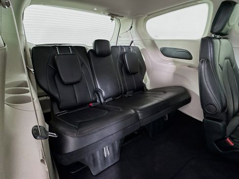 Used 2024 Chrysler Pacifica Touring-L FWD image 26
