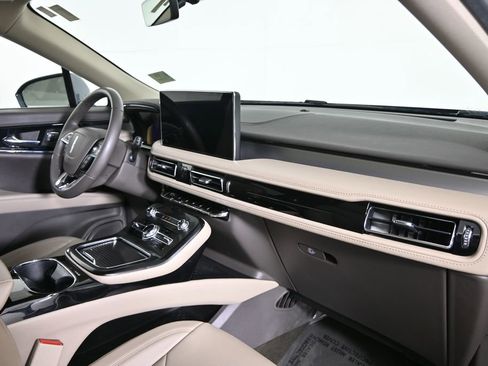 Used 2022 Lincoln Nautilus AWD w/ Premium Package image 14