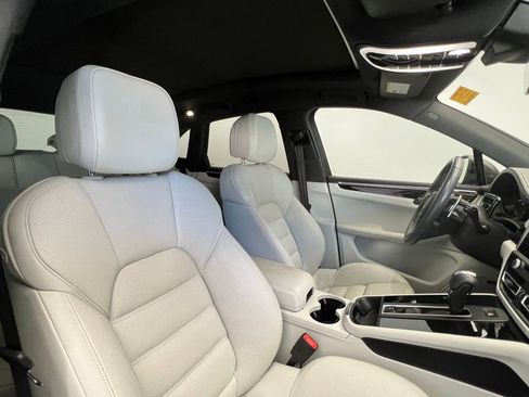 Certified 2024 Porsche Macan Turbo AWD/4WD image 18